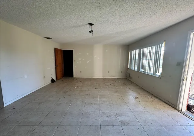 Photo 3 of Single family home for sale at 35011 Haines Crk Rd, Leesburg, FL 34788 | MLS# G5116551 | Listing updated on 2026-10-07