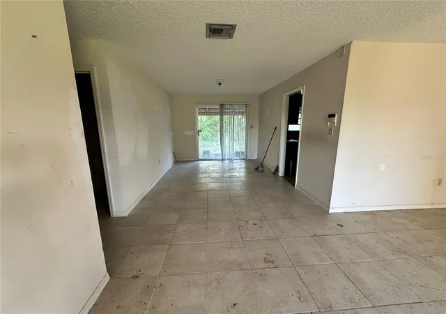 Photo 4 of Single family home for sale at 35011 Haines Crk Rd, Leesburg, FL 34788 | MLS# G5116551 | Listing updated on 2026-10-07