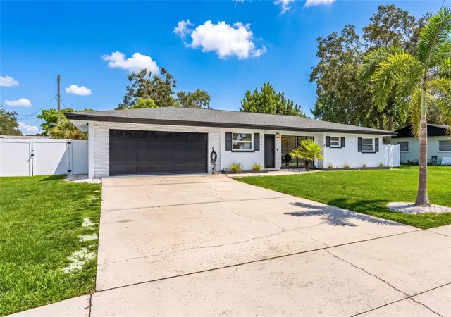 3rd image of 3856 Monica Pkwy, Sarasota, FL 34235 | MLS# A4703159
