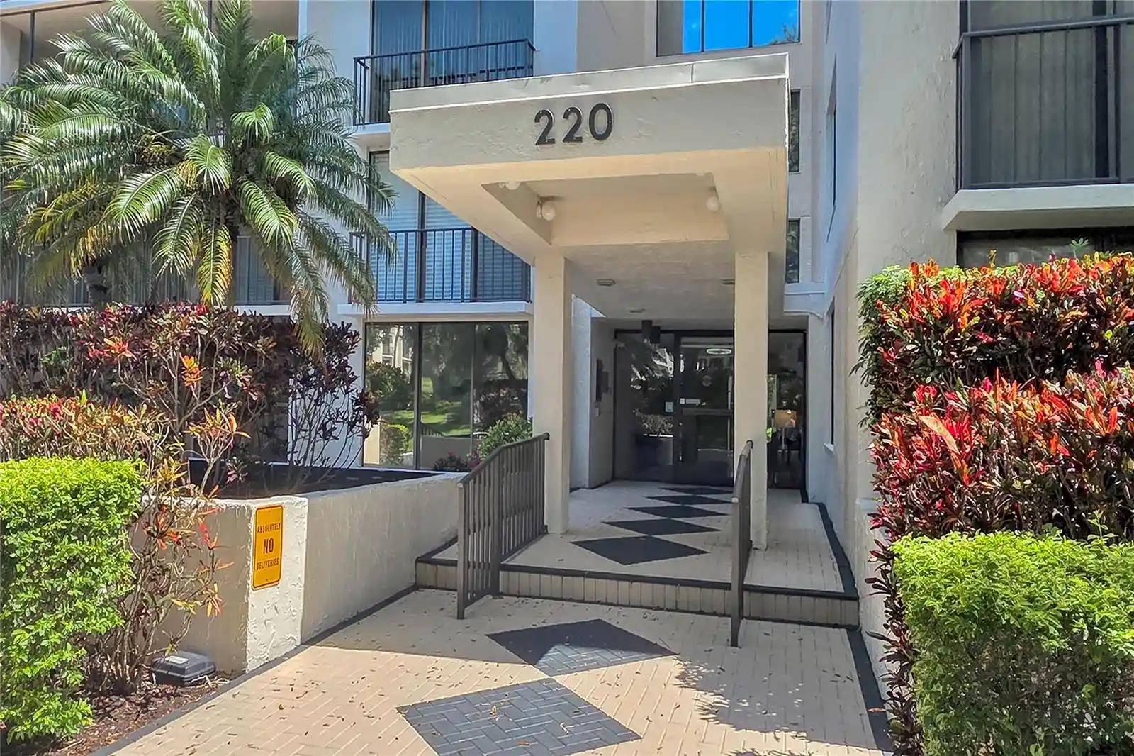 Listing Photo 2 - Condo for sale in 220 Belleview Blvd located at 220 Belleview Blvd, BELLEAIR, FL 33756 - Unit #812
