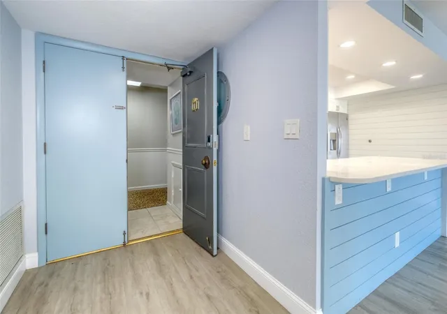 Listing Photo 5 - Condo for sale in building located at 220 Belleview Blvd, BELLEAIR, FL 33756 - Unit #812