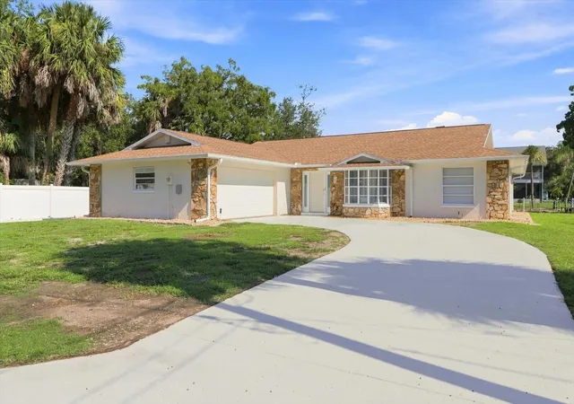 Photo 2 of Single family home for sale at 11291 W Coral Ct, Crystal River, FL 34429 | MLS# OM730529 | Listing updated on 2026-09-12