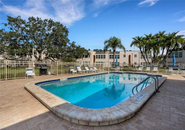2nd image of 209 Fernwood Cir, SEMINOLE, FL 33777