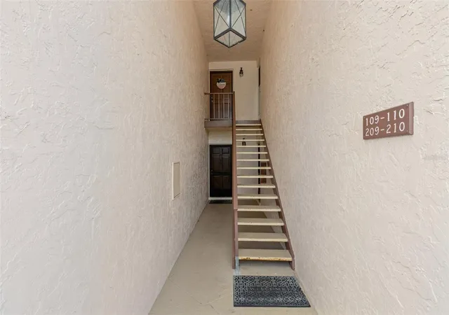 5th image of 209 Fernwood Cir, SEMINOLE, FL 33777