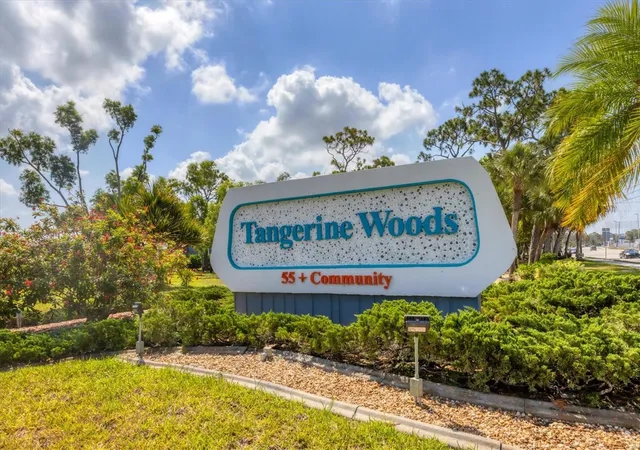 3rd image of 806 Newbury Ct, Englewood, FL 34223 | MLS# D6148440