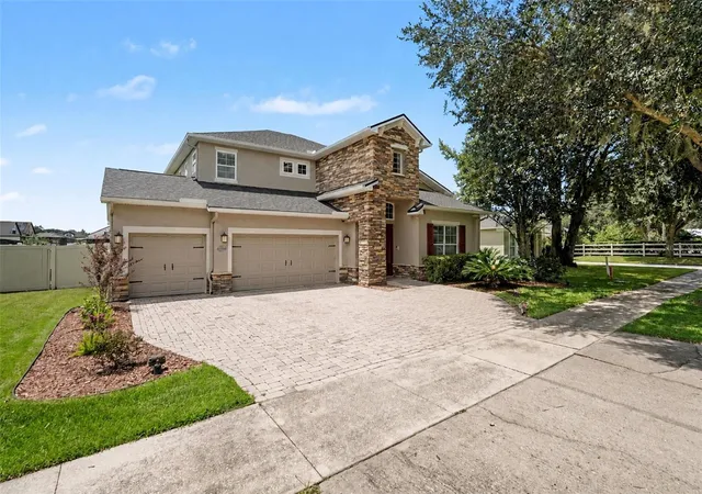 Photo 3 of Single family home for sale at 2605 Red Fern Dr, Dover, FL 33527 | MLS# A4703176 | Listing updated on 2026-09-25