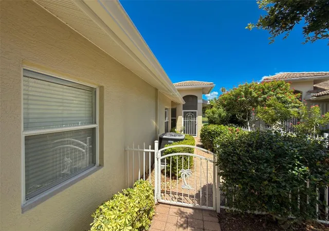 4th image of 1050 Yosemite Dr, Englewood, FL 34223 | MLS# D6148441