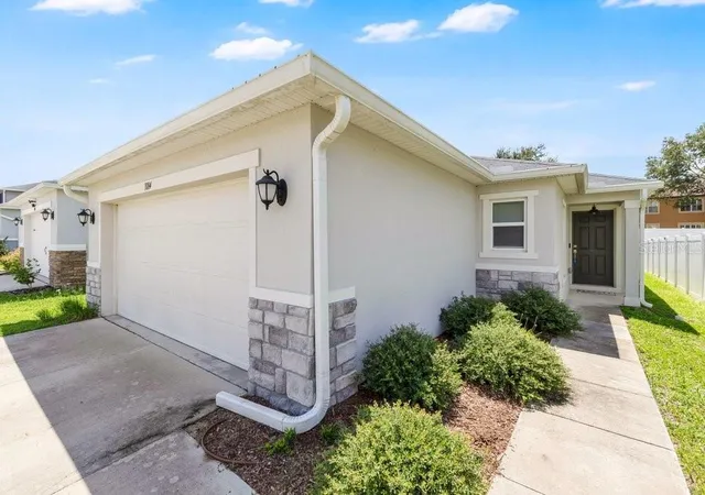 3rd image of 1084 Papaya Cir, Davenport, FL 33897 | MLS# S5155763