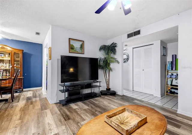 Listing Photo 4 - Condo for sale in building located at 341 S Mcmullen Booth Rd, CLEARWATER, FL 33759 - Unit #147
