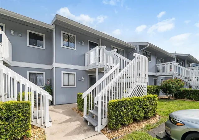 2nd image of 6033 34th St W #26, Bradenton, FL 34210 | MLS# A4703183
