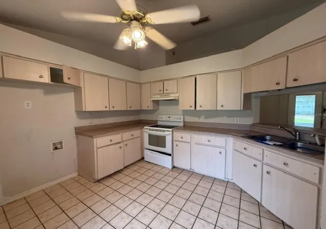 Photo 3 of Single family home for sale at 14705 SE 94th Avenue, Summerfield, FL 34491 | MLS# OM730547 | Listing updated on 2026-09-26