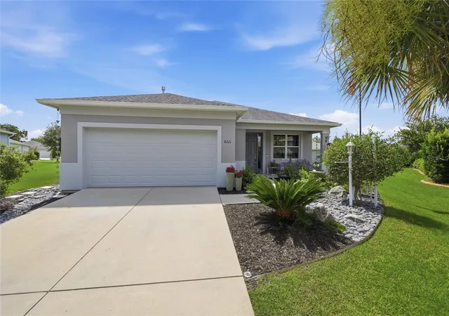 Photo 1 of Single family home for sale at 8221 Sw 78th Terrace Rd, Ocala, FL 34476 | MLS# OM730549 | Listing updated on 2026-10-07