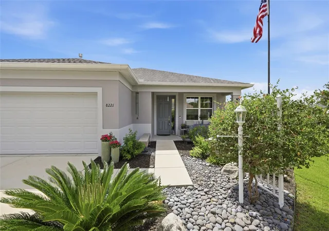 Photo 2 of Single family home for sale at 8221 Sw 78th Terrace Rd, Ocala, FL 34476 | MLS# OM730549 | Listing updated on 2026-10-07