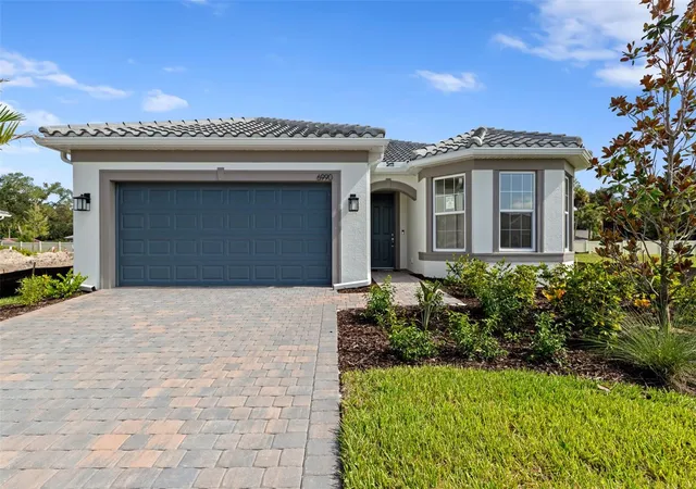 Photo 3 of Sale Pending at 6990 Minneola Ct, Nokomis, FL 34275 | MLS# TB8539592 | Listing updated on 2026-10-06