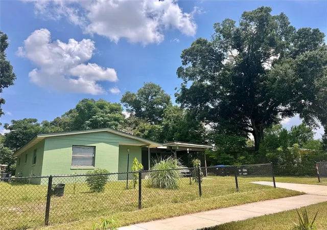 Photo 2 of Single family home for sale at 5601 Bryson Dr, Orlando, FL 32818 | MLS# O6434186 | Listing updated on 2026-10-06