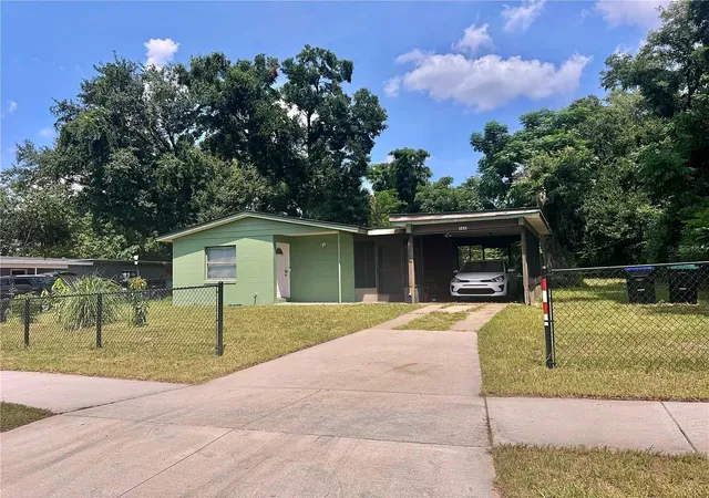 Photo 3 of Single family home for sale at 5601 Bryson Dr, Orlando, FL 32818 | MLS# O6434186 | Listing updated on 2026-10-06
