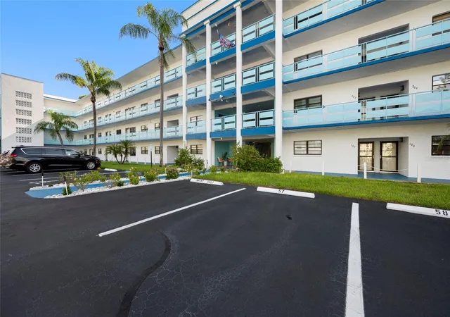 3rd image of 5970 80Th St N #409, Saint Petersburg, FL 33709 | MLS# TB8539613