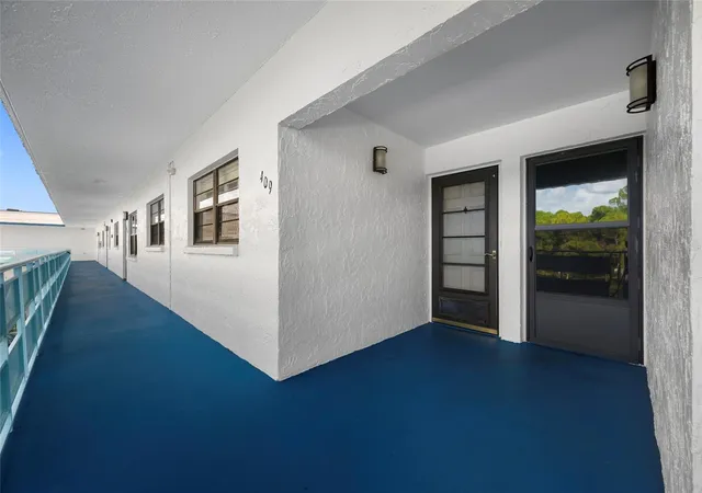5th image of 5970 80Th St N #409, Saint Petersburg, FL 33709 | MLS# TB8539613