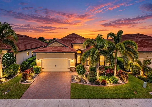 Single family home for sale at 23515 Waverly Cir, VENICE, FL 34293 | MLS# A4703200