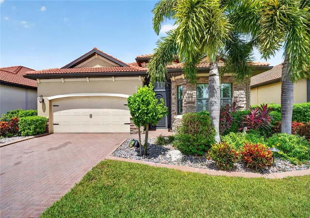 Photo 3 of Single family home for sale at 23515 Waverly Cir, Venice, FL 34293 | MLS# A4703200 | Listing updated on 2026-09-21