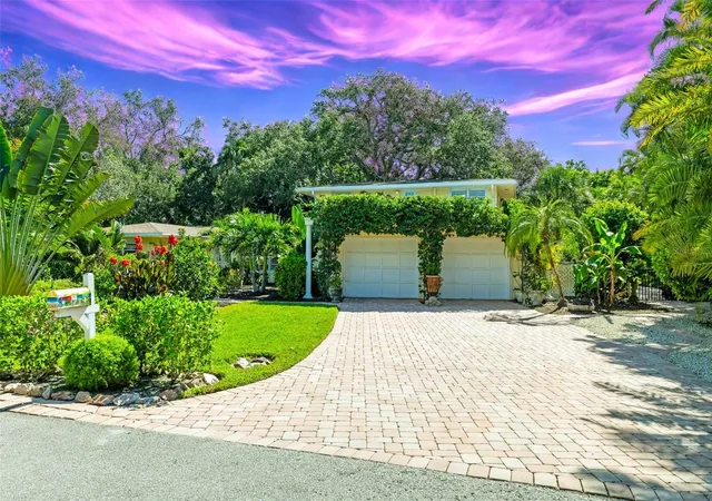 Photo 1 of Single family home for sale at 6343 Hollywood Blvd, Sarasota, FL 34231 | MLS# A4703203 | Listing updated on 2026-09-15