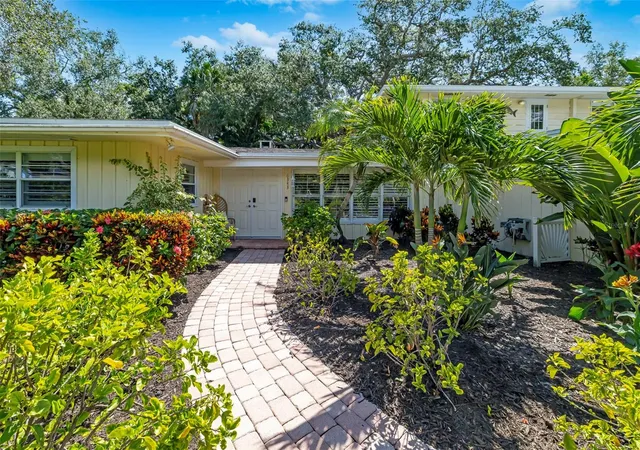 Photo 2 of Single family home for sale at 6343 Hollywood Blvd, Sarasota, FL 34231 | MLS# A4703203 | Listing updated on 2026-09-15