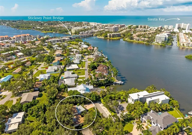 Photo 3 of Single family home for sale at 6343 Hollywood Blvd, Sarasota, FL 34231 | MLS# A4703203 | Listing updated on 2026-09-15