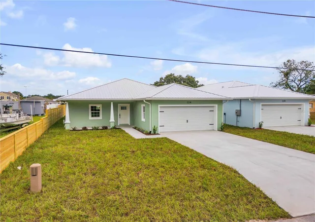 Photo 4 of Single family home for sale at 124 Indian Crk Rd, Oak Hill, FL 32759 | MLS# NS1089019 | Listing updated on 2026-10-01