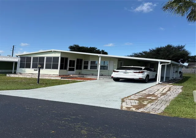 2nd image of 187 Sweet Cir, Winter Haven, FL 33884 | MLS# P4939616