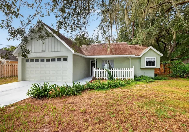 image of 40107 Oakridge Dr, Lady Lake, FL 32159 | MLS# G5116564