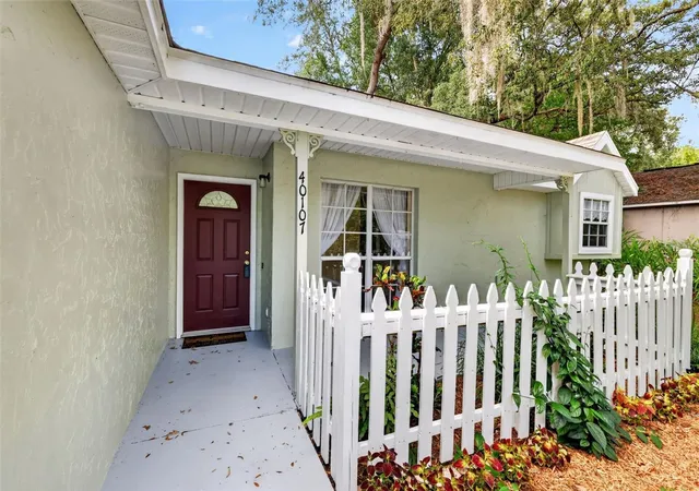 image of 40107 Oakridge Dr, Lady Lake, FL 32159 | MLS# G5116564
