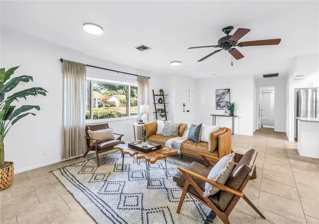 3rd image of 109 34th Avenue N, Saint Petersburg, FL 33704 | MLS# TB8539638
