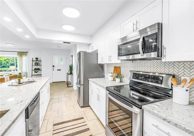 4th image of 109 34th Avenue N, Saint Petersburg, FL 33704 | MLS# TB8539638