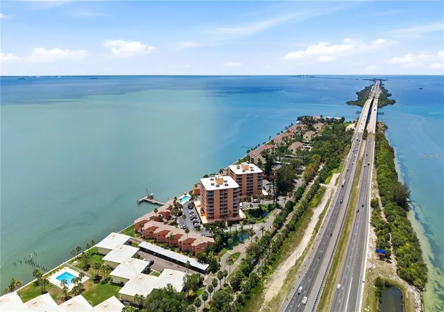 2nd image of 7400 Sunshine Skyway Ln S, ST PETERSBURG, FL 33711