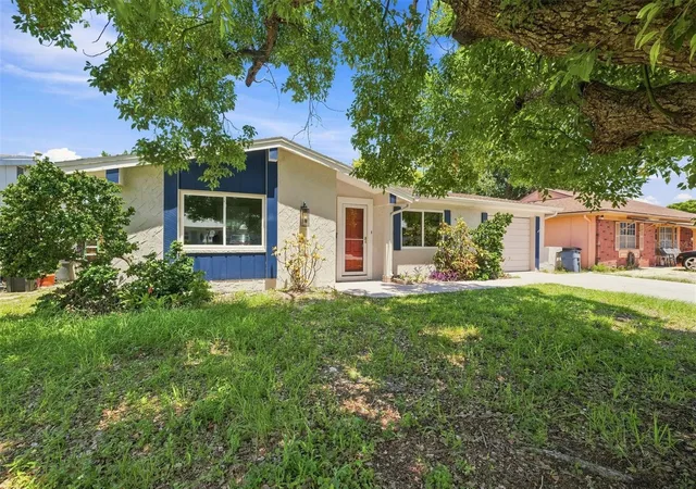 Photo 5 of Single family home for sale at 4025 Stratfield Dr, New Port Richey, FL 34652 | MLS# W7888673 | Listing updated on 2026-08-29