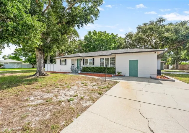 Photo 3 of Single family home for sale at 125 61st Street N, Saint Petersburg, FL 33710 | MLS# TB8539677 | Listing updated on 2026-09-17