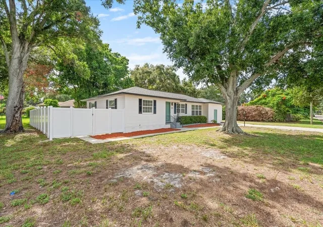 Photo 3 of Single family home for sale at 125 61st Street N, Saint Petersburg, FL 33710 | MLS# TB8539677 | Listing updated on 2026-10-27