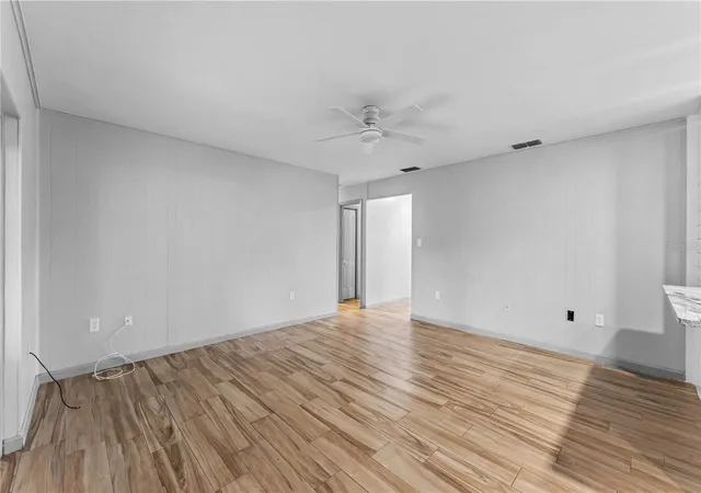Photo 4 of Single family home for sale at 1930 High Glen Ct S, Lakeland, FL 33813 | MLS# L4964359 | Listing updated on 2026-10-07