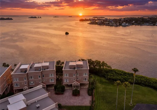 Photo 4 of Townhouse for sale at 2762 Reserve Ct #107, Dunedin, FL 34698 | MLS# TB8539694 | Listing updated on 2026-10-04