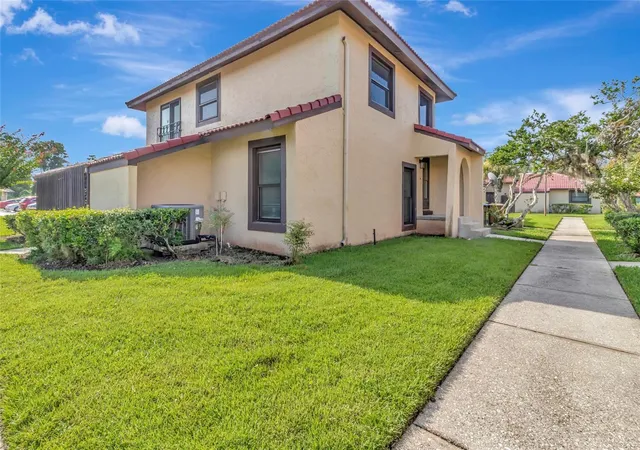 Photo 2 of Townhouse for sale at 501 Hunter Cir, Kissimmee, FL 34758 | MLS# G5116571 | Listing updated on 2026-09-02