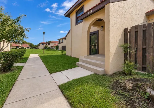 Photo 3 of Townhouse for sale at 501 Hunter Cir, Kissimmee, FL 34758 | MLS# G5116571 | Listing updated on 2026-09-02