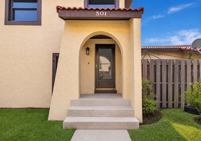 Photo 4 of Townhouse for sale at 501 Hunter Cir, Kissimmee, FL 34758 | MLS# G5116571 | Listing updated on 2026-09-02