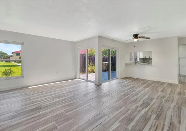 Photo 5 of Townhouse for sale at 501 Hunter Cir, Kissimmee, FL 34758 | MLS# G5116571 | Listing updated on 2026-09-02