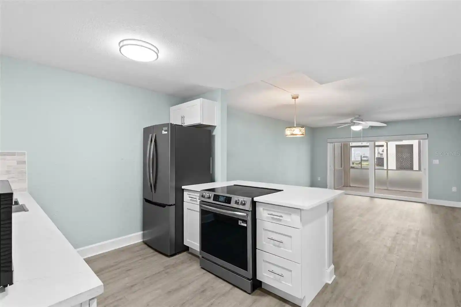 Listing Photo 2 - Condo for sale in 17035 Gulf Blvd located at 17035 Gulf Blvd, NORTH REDINGTON BEACH, FL 33708 - Unit #116