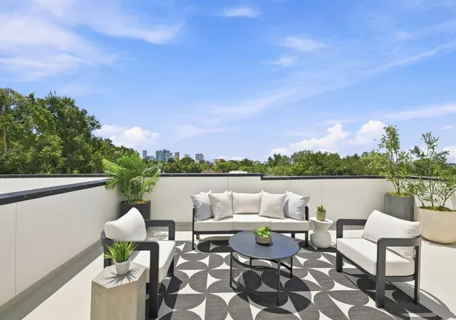 Photo 3 of Townhouse for sale at 310 W Columbus Dr #4, Tampa, FL 33602 | MLS# TB8539712 | Listing updated on 2026-10-07