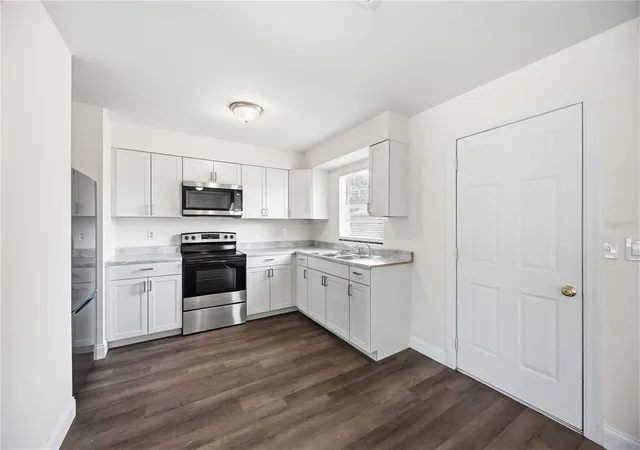 Photo 3 of Single family home for sale at 3012 Clay Cir, Sarasota, FL 34234 | MLS# N6145395 | Listing updated on 2026-09-17