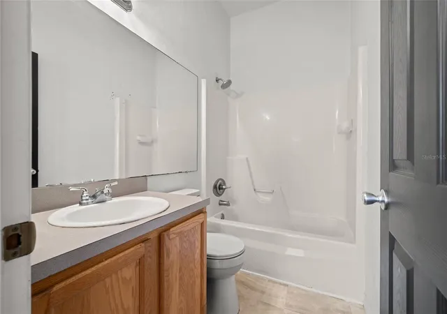 Listing Photo 2 - Condo for sale in building located at 3970 Sw 20Th Ave, Gainesville, FL 32607 - Unit #904