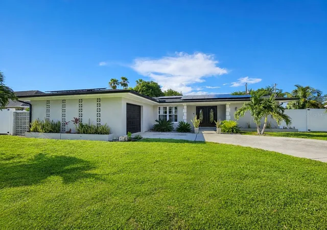 1st image of 1419 Shelby Pkwy, Cape Coral, FL 33904 | MLS# C7529695