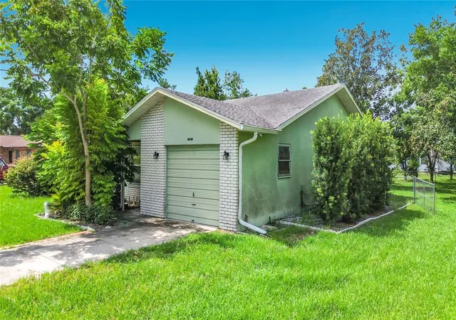Photo 3 of Single family home for sale at 9320 Se Maricamp Rd, Ocala, FL 34472 | MLS# N6145396 | Listing updated on 2026-10-09