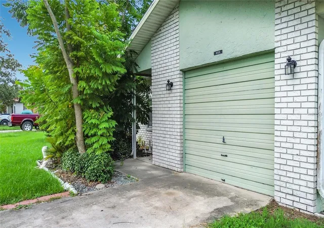 Photo 3 of Single family home for sale at 9320 Se Maricamp Rd, Ocala, FL 34472 | MLS# N6145396 | Listing updated on 2026-10-09